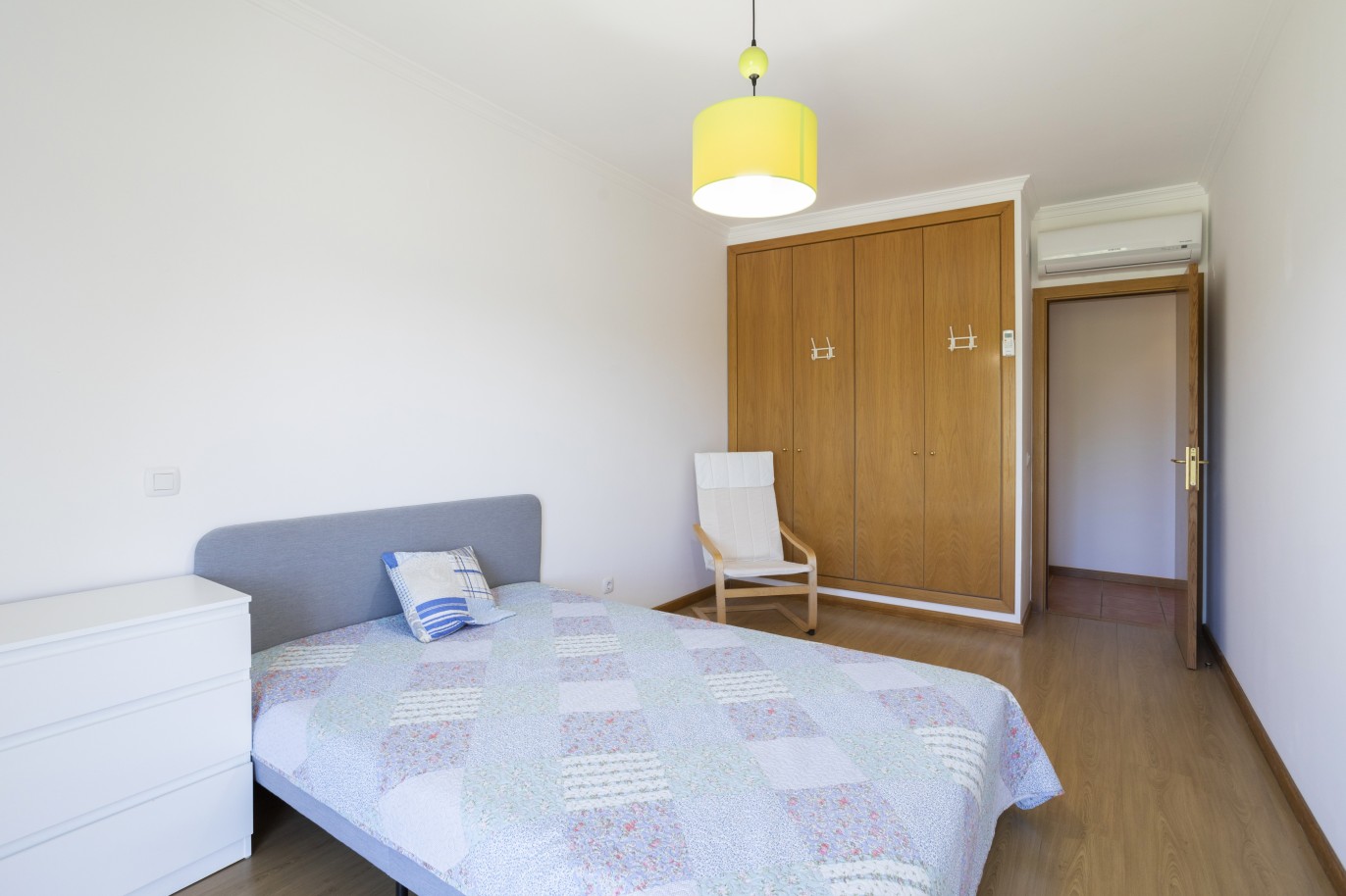 Piso de 3 dormitorios en condominio cerrado, en venta en vilamoura, Algarve_224433