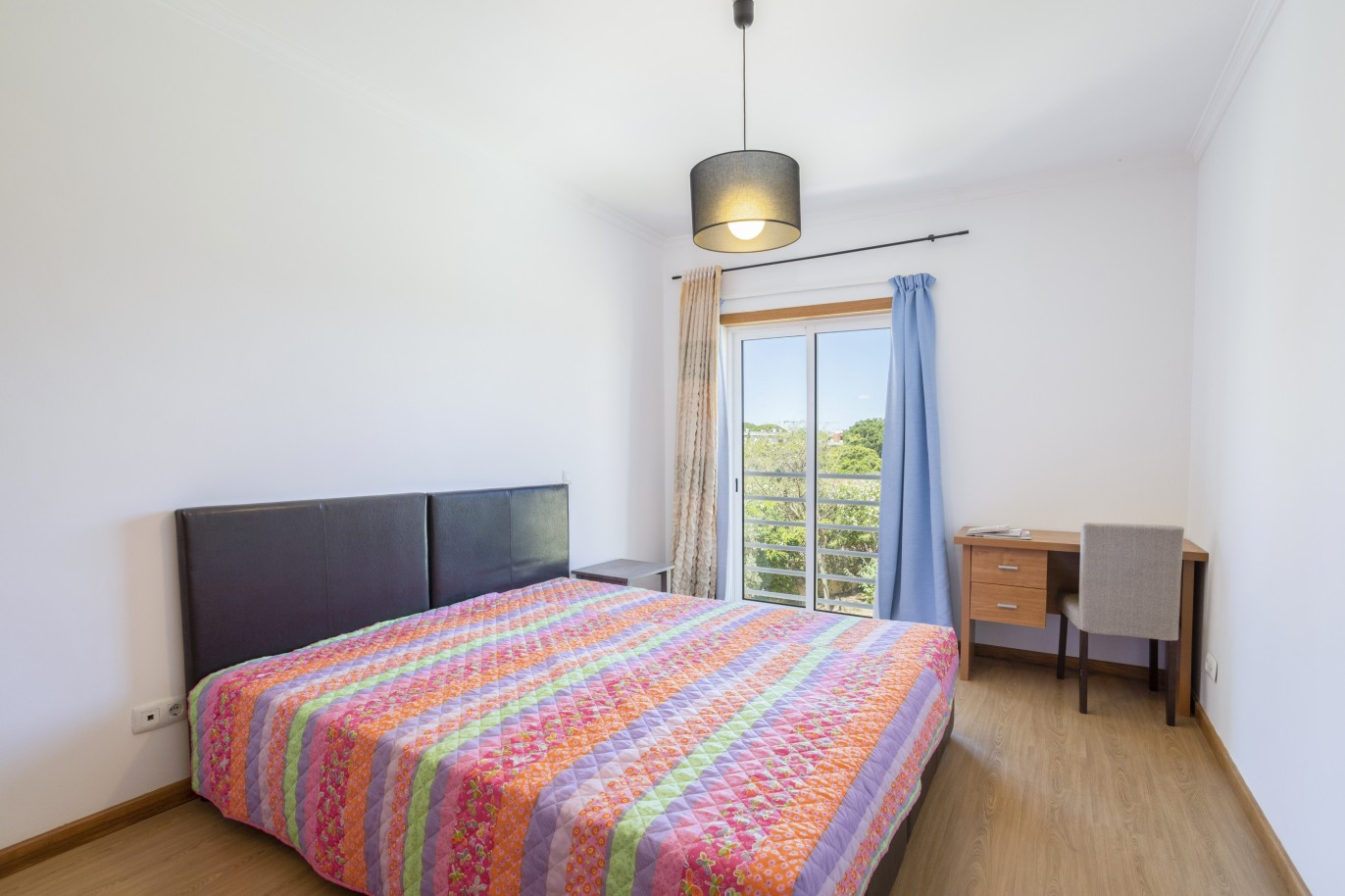Piso de 3 dormitorios en condominio cerrado, en venta en vilamoura, Algarve_224434