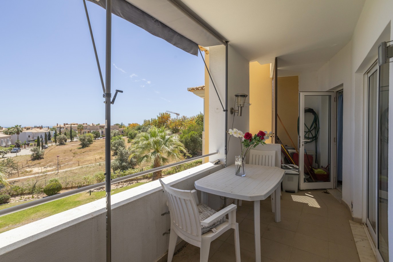 Piso de 3 dormitorios en condominio cerrado, en venta en vilamoura, Algarve_224441