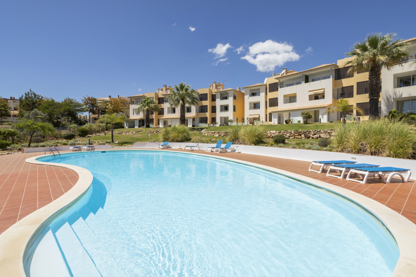 Piso de 3 dormitorios en condominio cerrado, en venta en vilamoura, Algarve_224446