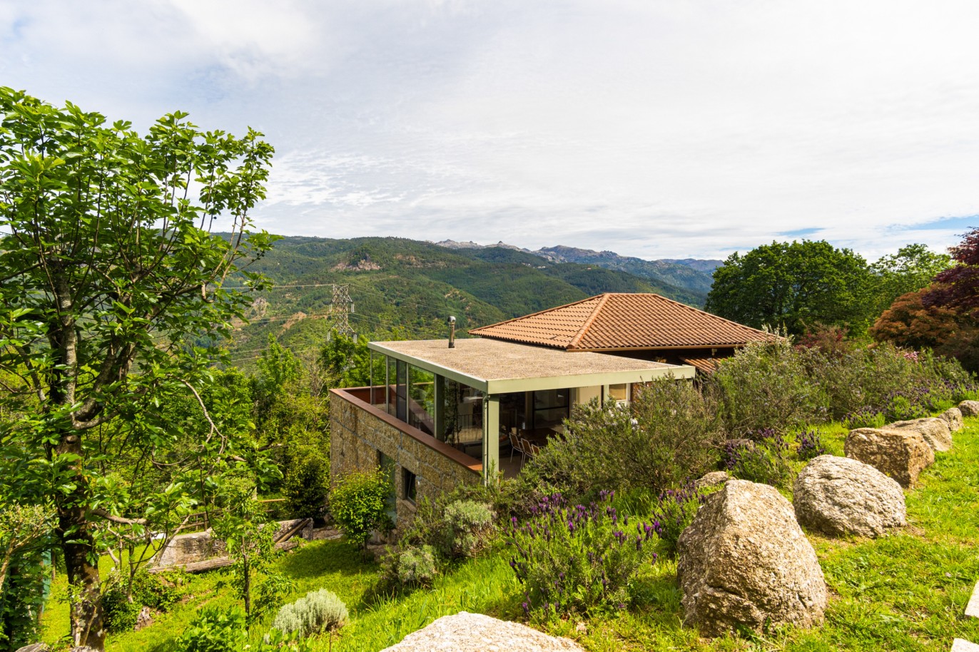 Casa de campo con jardines y vistas a la montaña, en venta, en Vieira do Minho, Norte de Portugal_224480