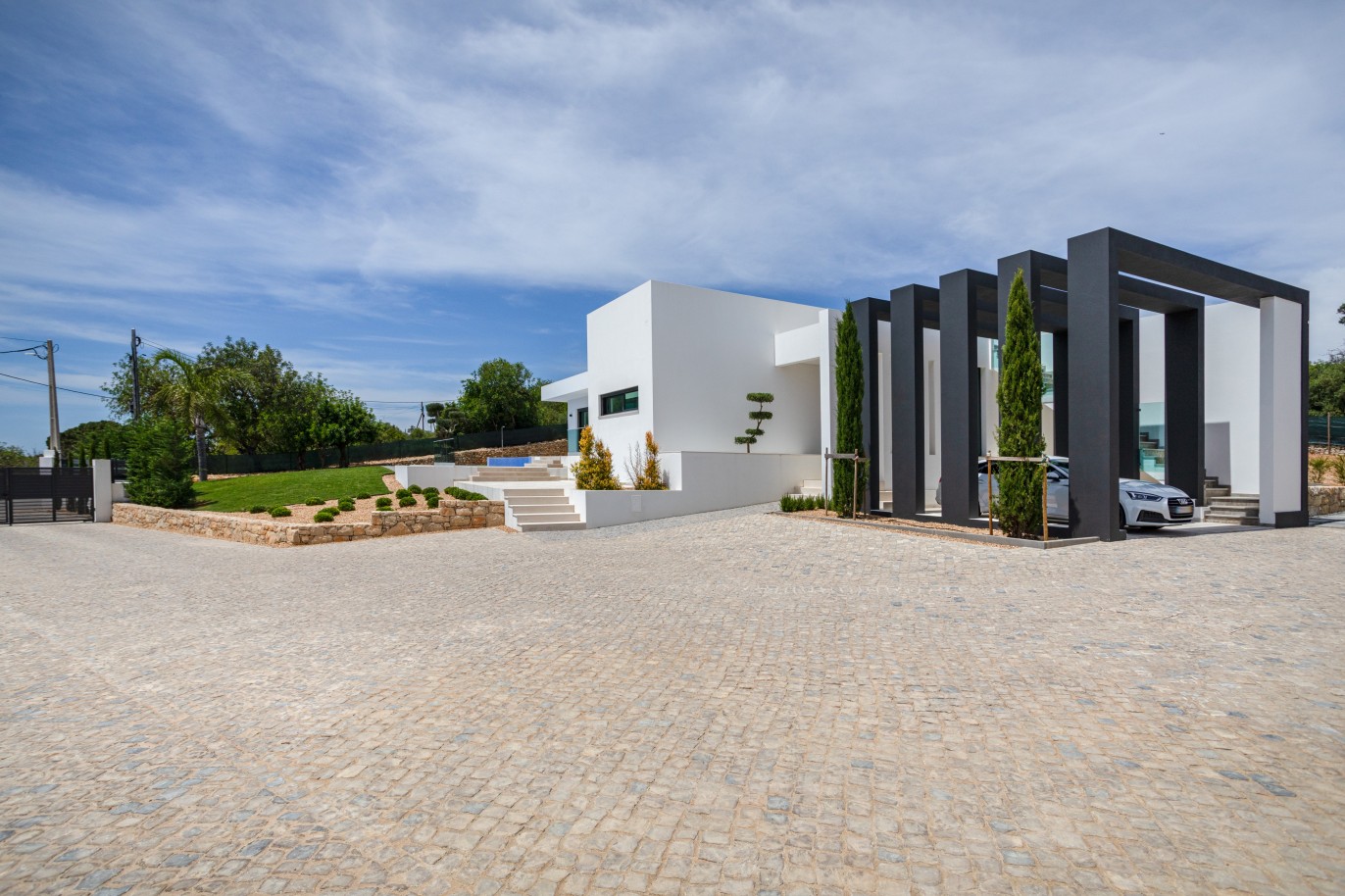 Villa de 4+1 Dormitorios con piscina y vistas al mar, en venta en Loulé, Algarve_225752