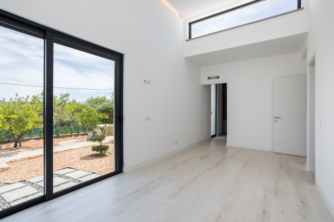 Villa de 4+1 Dormitorios con piscina y vistas al mar, en venta en Loulé, Algarve_225761