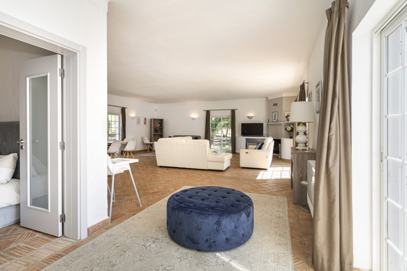 Villa de 6 dormitorios con jardín y piscina, en venta en Boliqueime, Algarve_225982