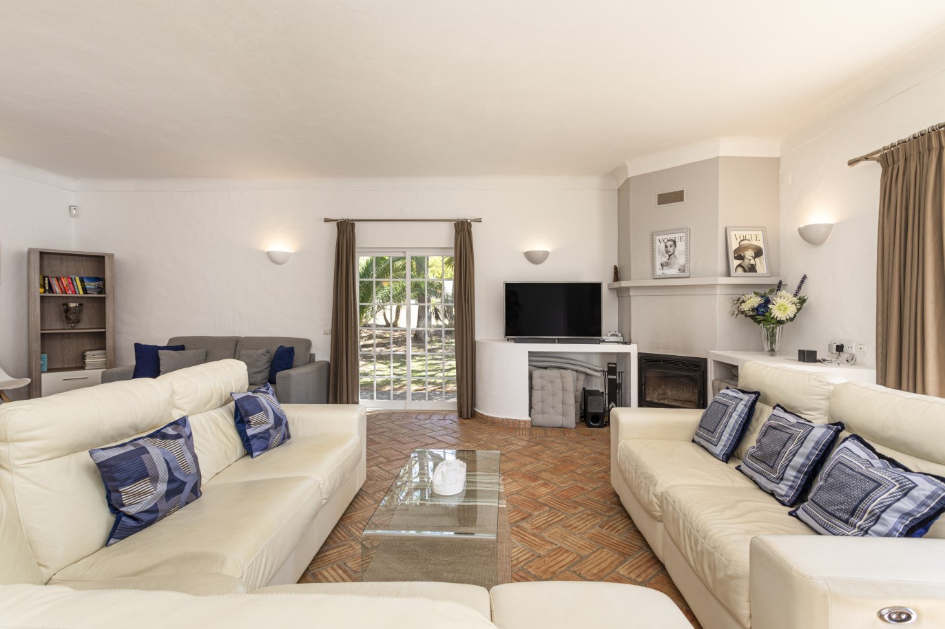 Villa de 6 dormitorios con jardín y piscina, en venta en Boliqueime, Algarve_225987