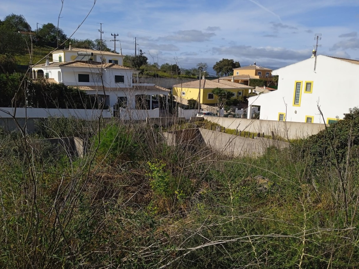 Terreno edificable, en venta en Mexilhoeira Grande, Algarve_226334