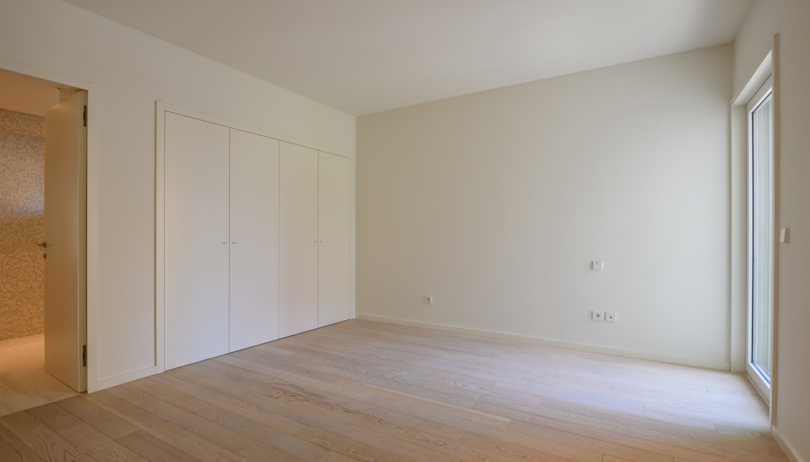 Lujoso piso de 4 dormitorios con balcón, en venta, en Oporto, Portugal_226421
