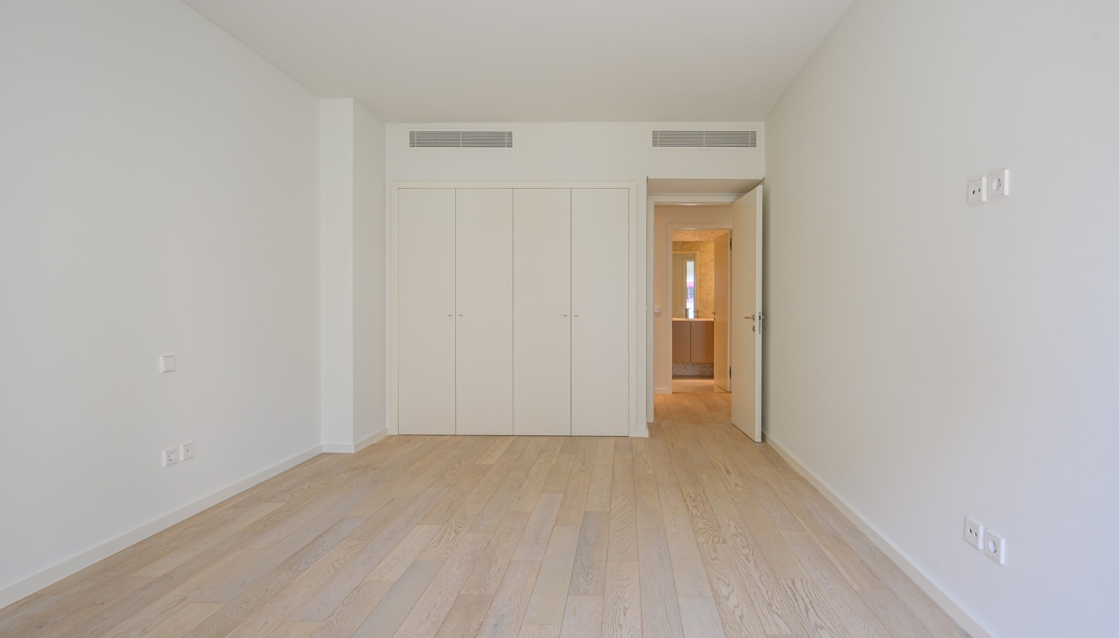 Lujoso piso de 4 dormitorios con balcón, en venta, en Oporto, Portugal_226428