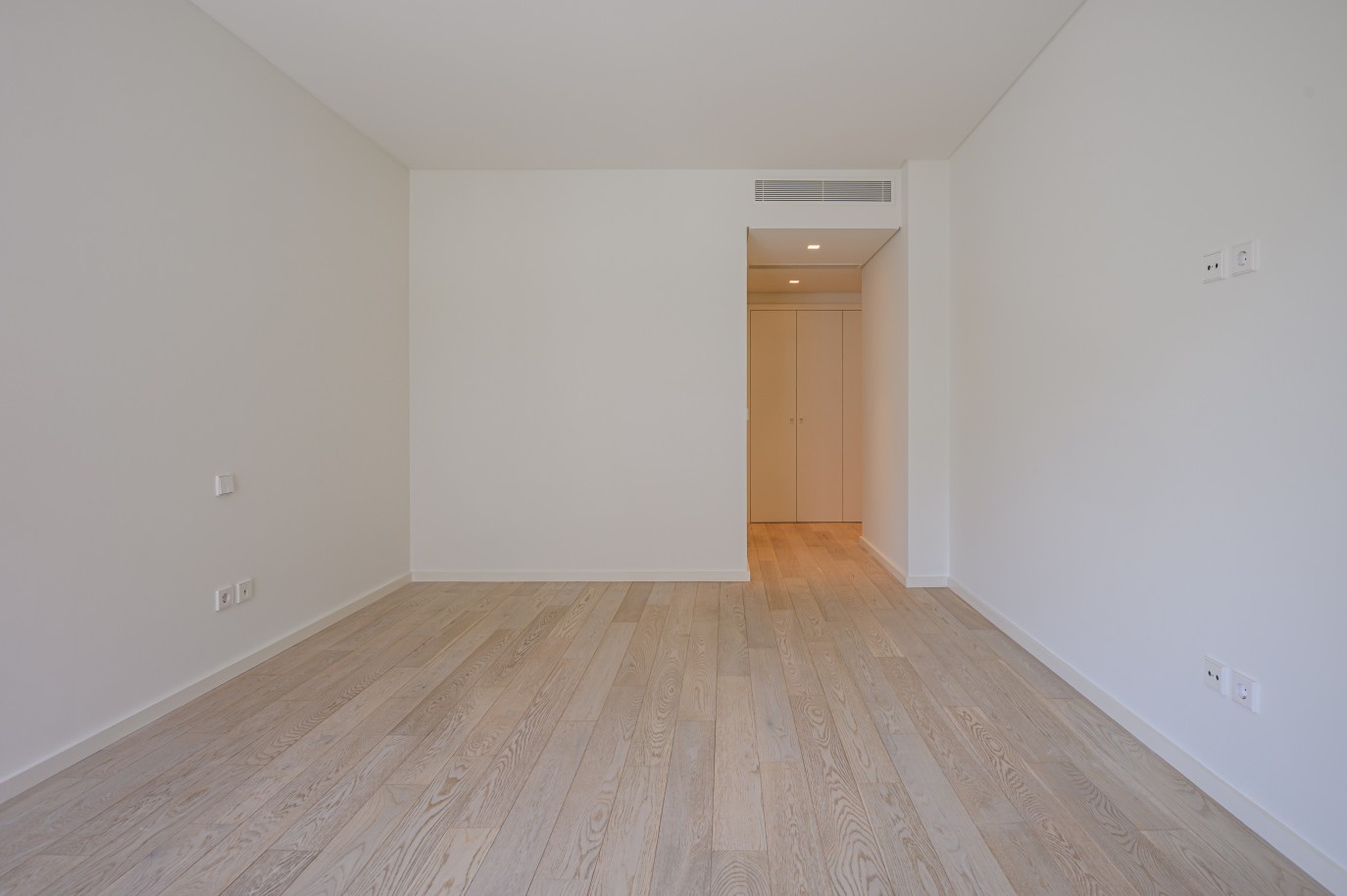 Lujoso piso de 4 dormitorios con balcón, en venta, en Oporto, Portugal_226430