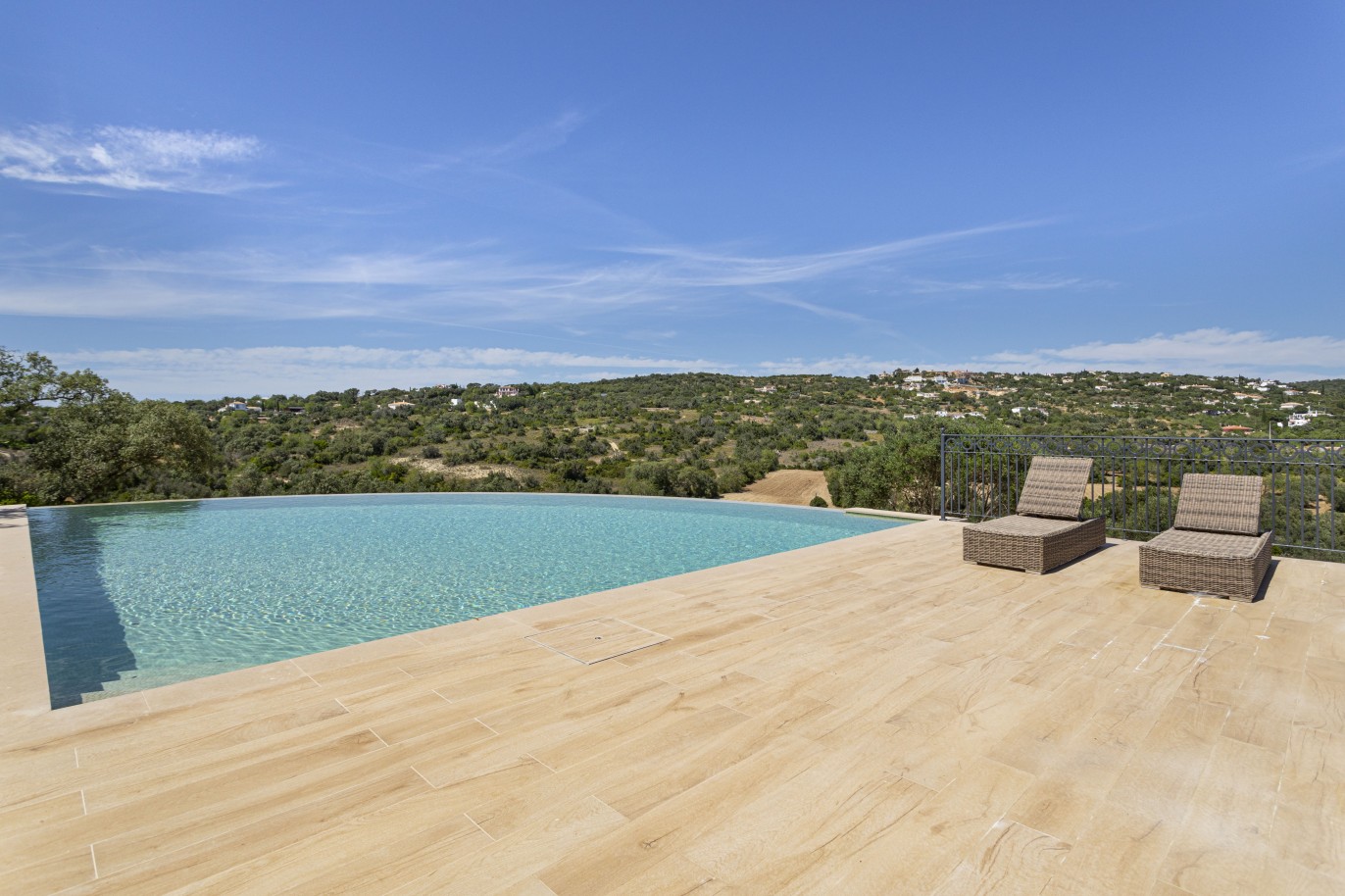 Villa de 6 chambres avec piscine, à vendre à Santa Bárbara de Nexe, Algarve_226455