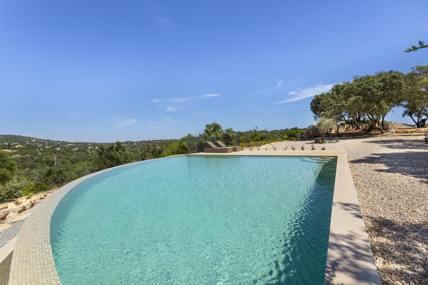Villa de 6 chambres avec piscine, à vendre à Santa Bárbara de Nexe, Algarve_226456