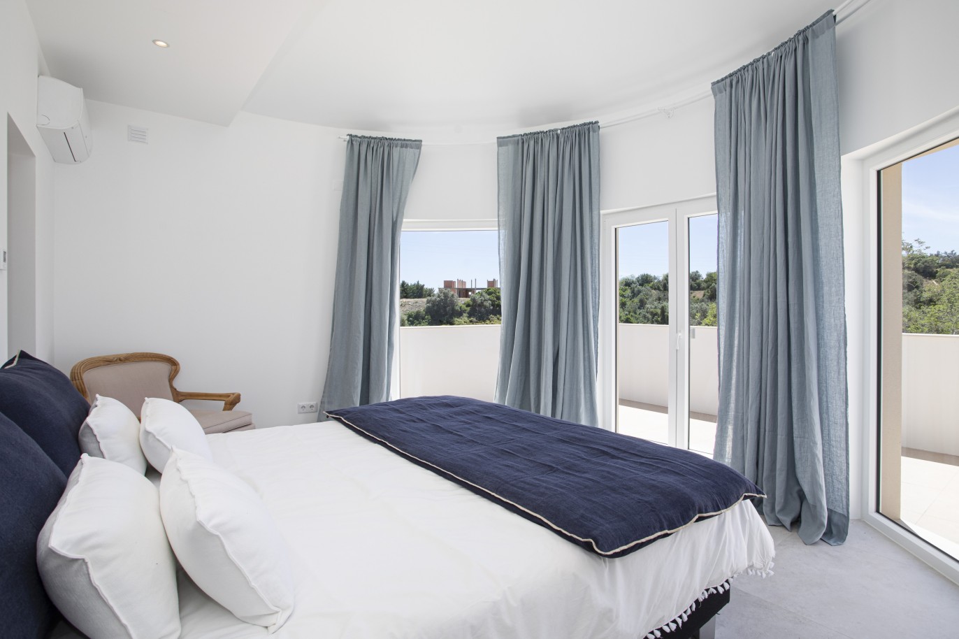 Villa de 6 chambres avec piscine, à vendre à Santa Bárbara de Nexe, Algarve_226475