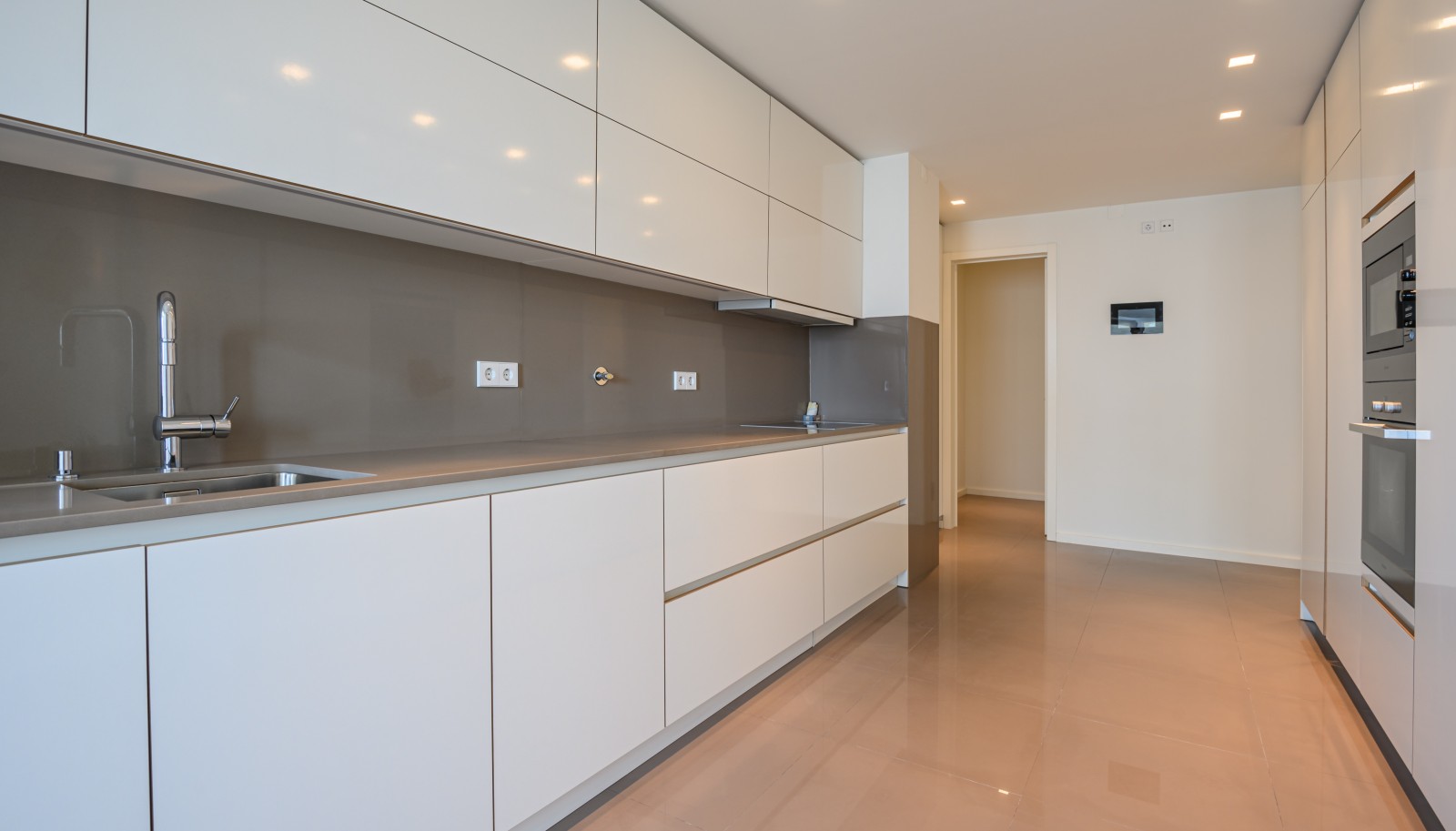 Luxuriöse 3-Zimmer-Wohnung mit Balkon, zu verkaufen, in Porto, Portugal_226636