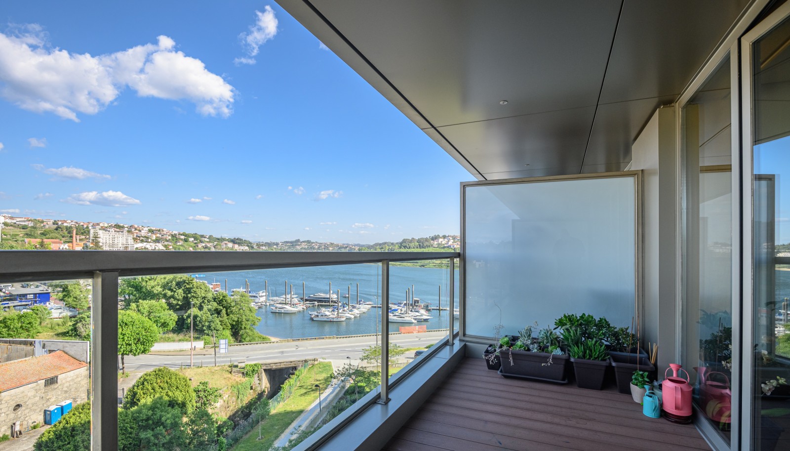 Apartamento moderno com varanda e vistas rio, para venda, no Porto_226719