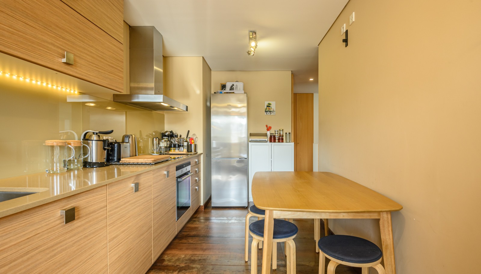 Apartamento moderno com varanda e vistas rio, para venda, no Porto_226722
