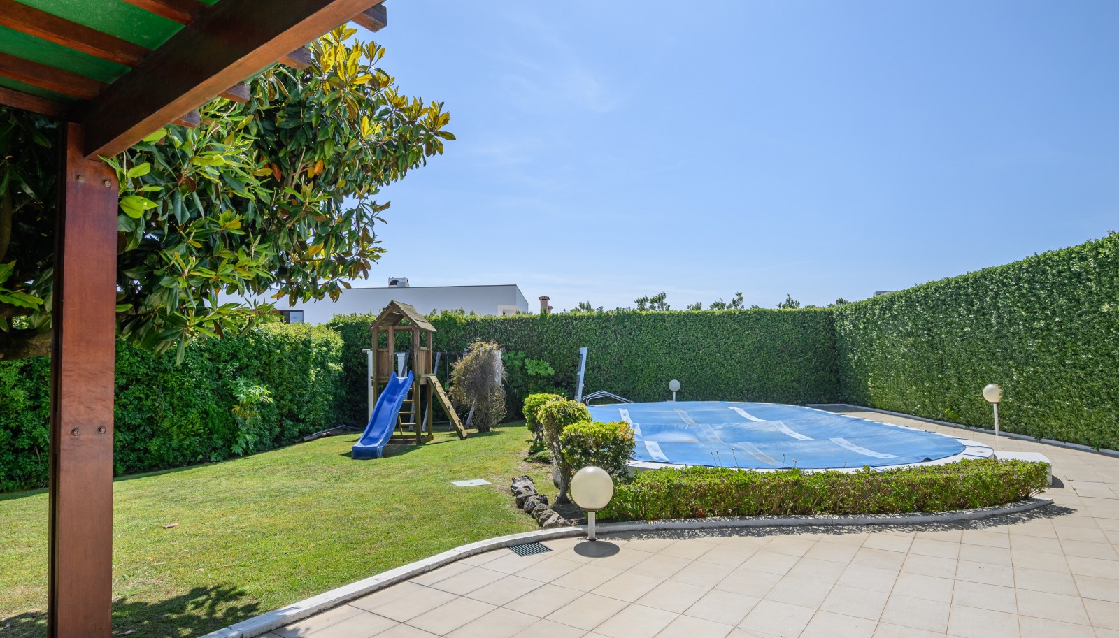 Villa con piscina y jardín, en venta, en Valadares, V. N. Gaia, Portugal_226970