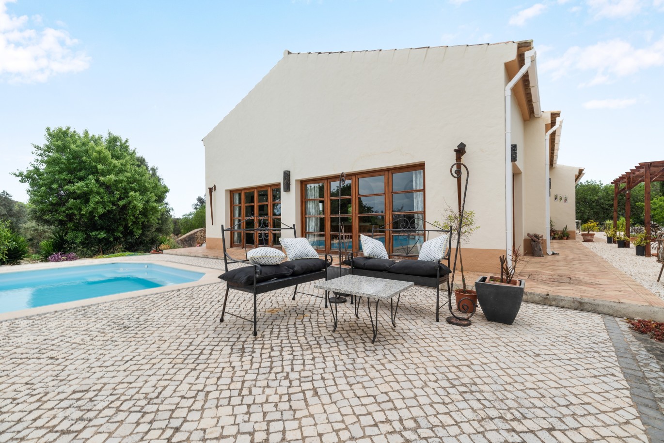 Moradia V3 com piscina, para venda, em Mexilhoeira Grande, Algarve_227523