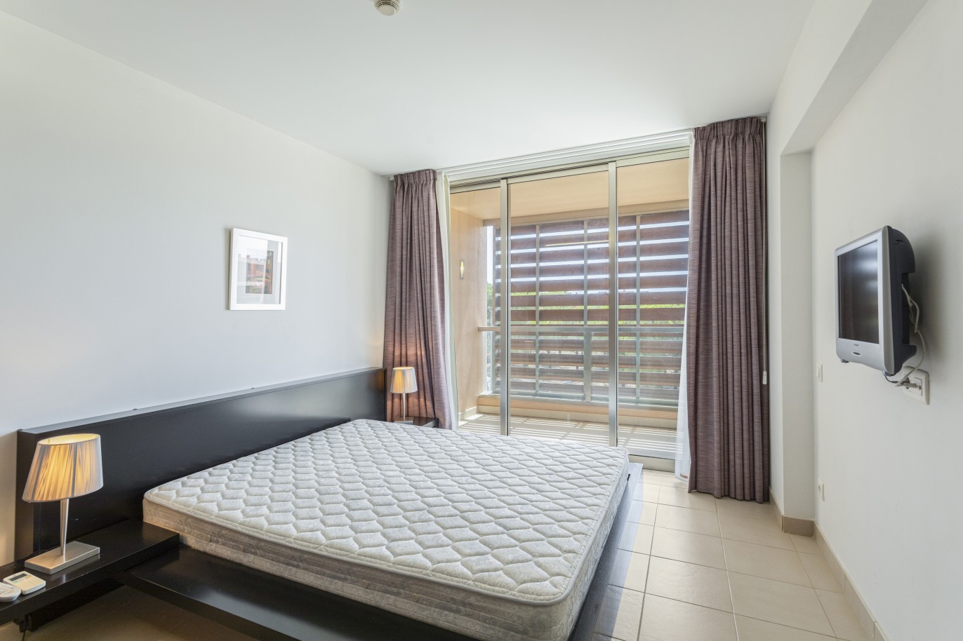 Piso de 1 dormitorio en condominio de lujo, en venta en Salgados, Algarve_228196