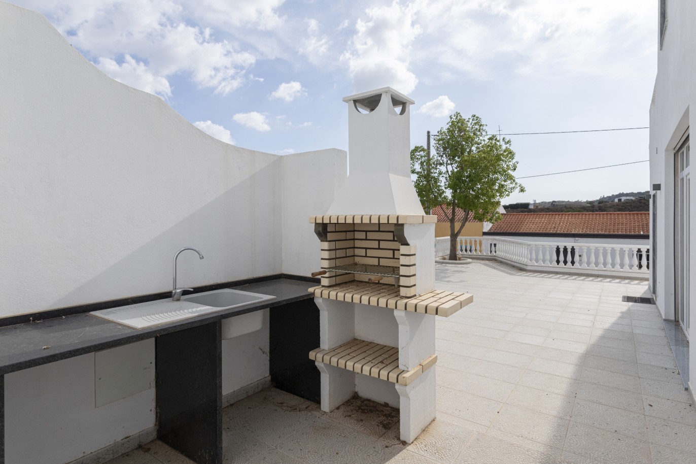 Villa de 3 dormitorios totalmente reformada en venta en Rasmalho, Algarve_228223