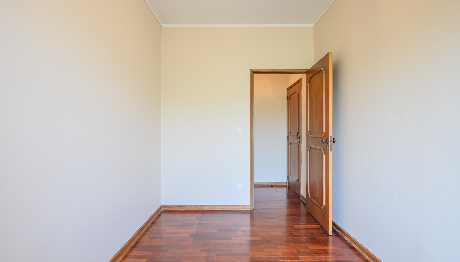 Piso de 4 dormitorios con balcón, en venta, en Porto, Portugal_228347