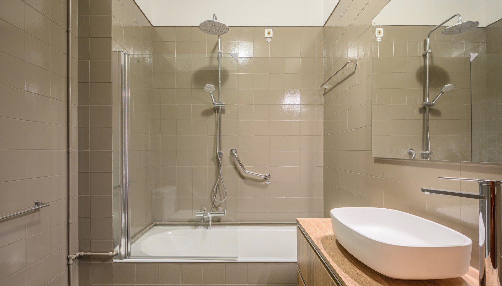Appartement de 4 chambres avec balcon, à vendre, à Porto, Portugal_228359