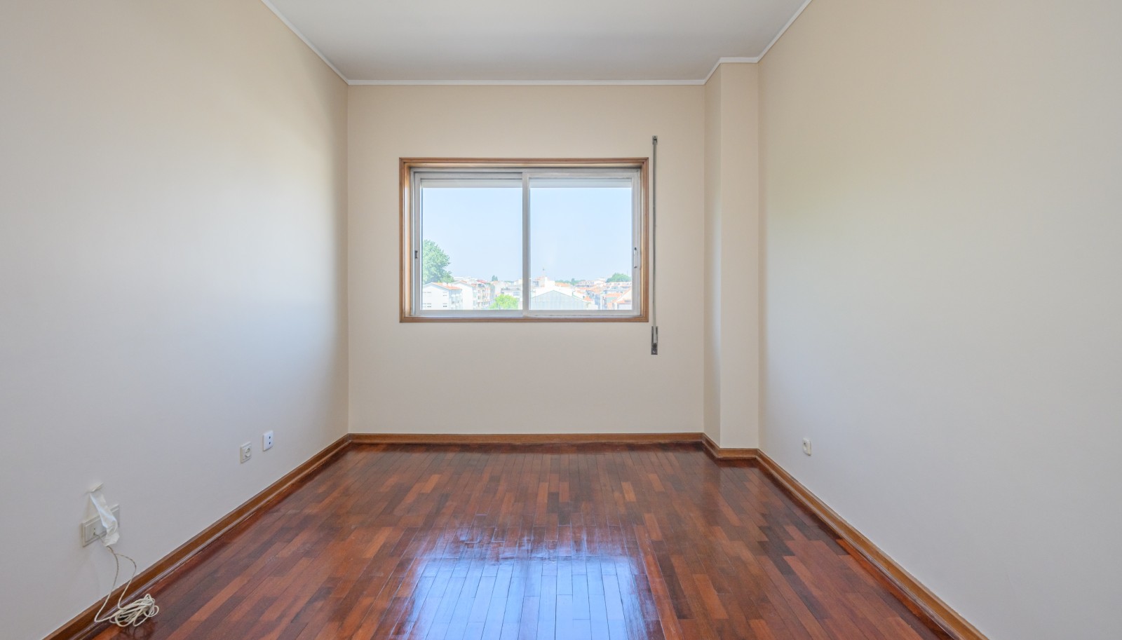 4 bedroom apartment with balcony, for sale, in Porto, Portugal_228361