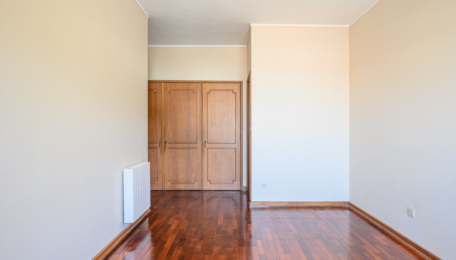 Piso de 4 dormitorios con balcón, en venta, en Porto, Portugal_228362
