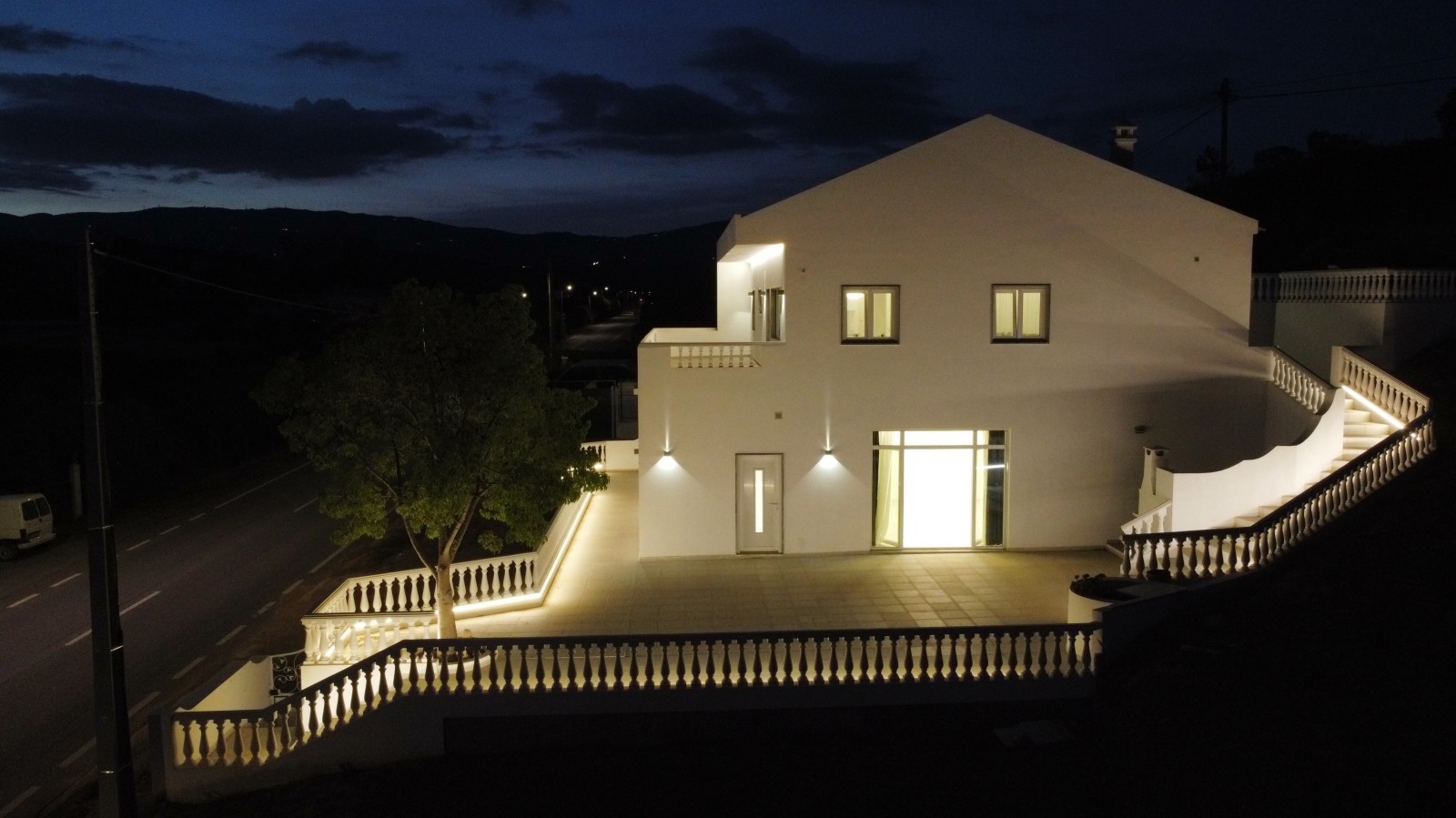 3 bedroom fully renovated villa for sale in Rosmalho, Algarve_228402
