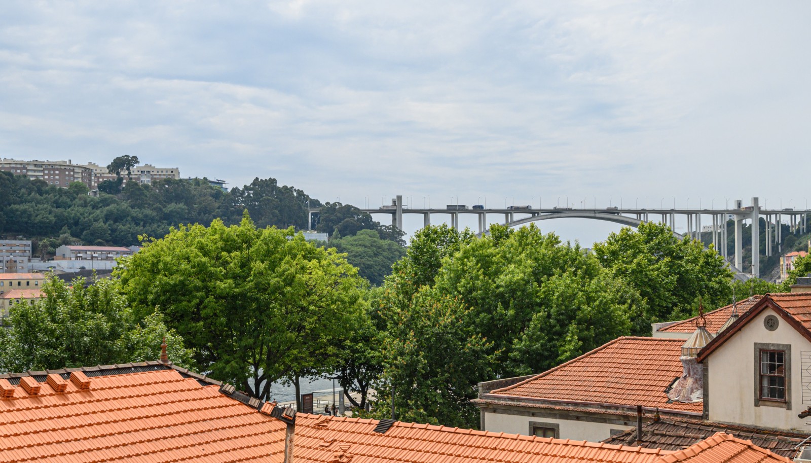 Moradia renovada com vistas rio, para venda, no Cais das Pedras, Porto_229301
