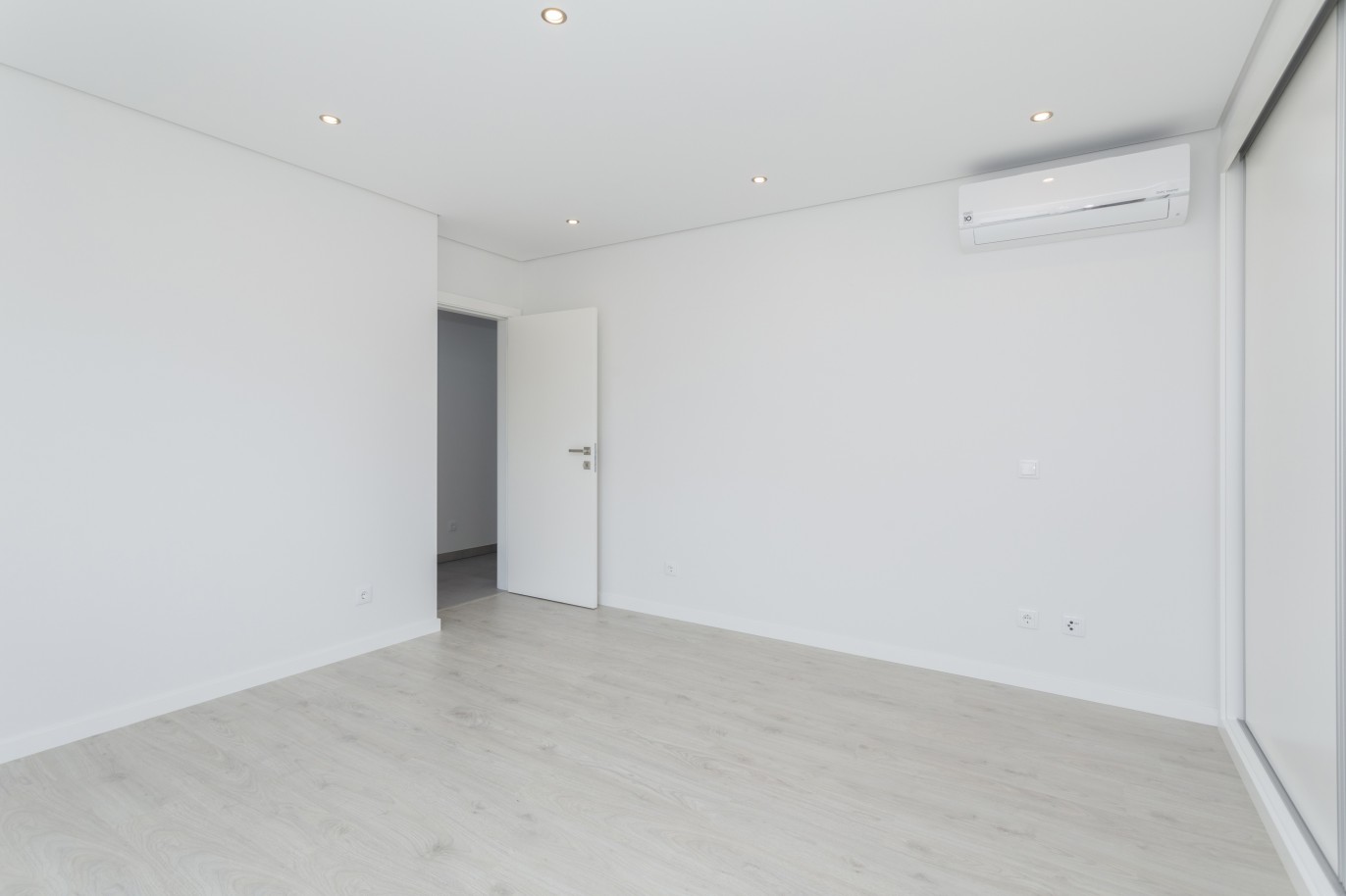 Piso nuevo de 3 dormitorios en venta en Tavira, Algarve_229863