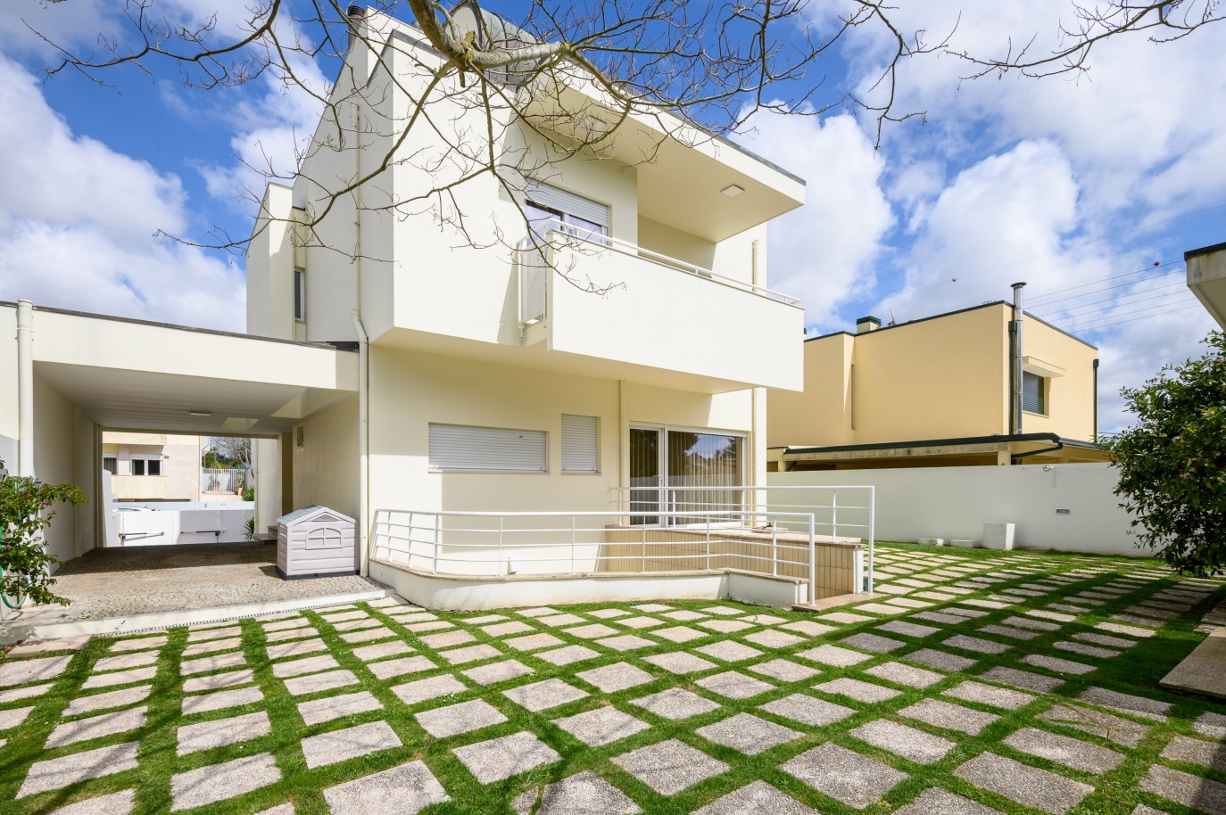 4 Schlafzimmer Villa mit Garten, zu verkaufen, in Moreira, Maia, Portugal_229878