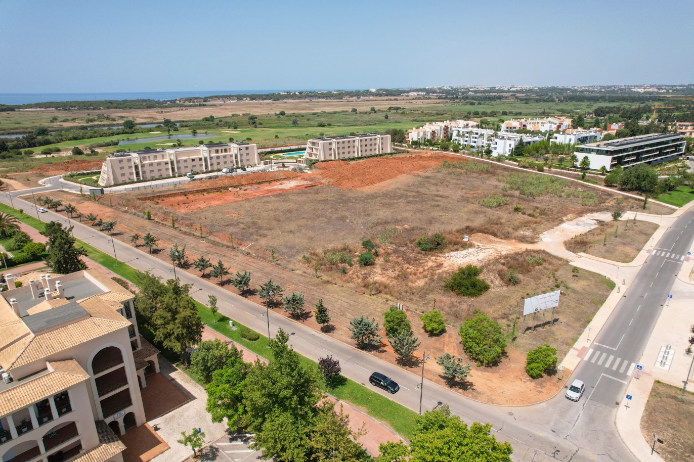 Gran parcela edificable, en venta en Vilamoura, Algarve_230600