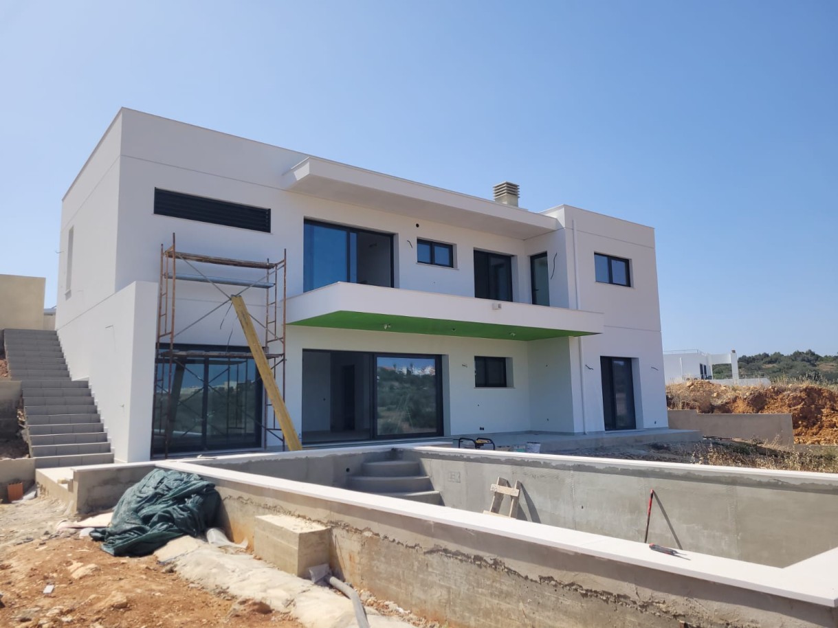 Villa de 3 dormitorios en construcción, en venta en Mexilhoeira Grande, Algarve_230799