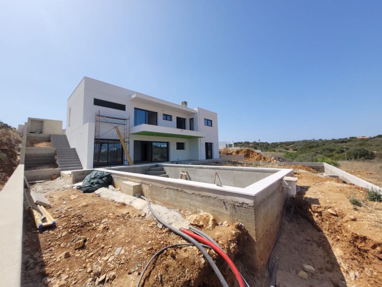 Villa de 3 dormitorios en construcción, en venta en Mexilhoeira Grande, Algarve_230801