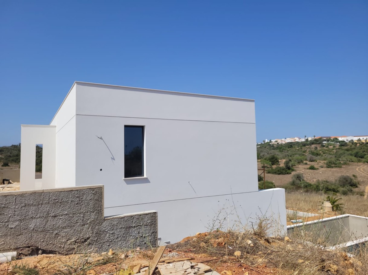Villa de 3 dormitorios en construcción, en venta en Mexilhoeira Grande, Algarve_230805