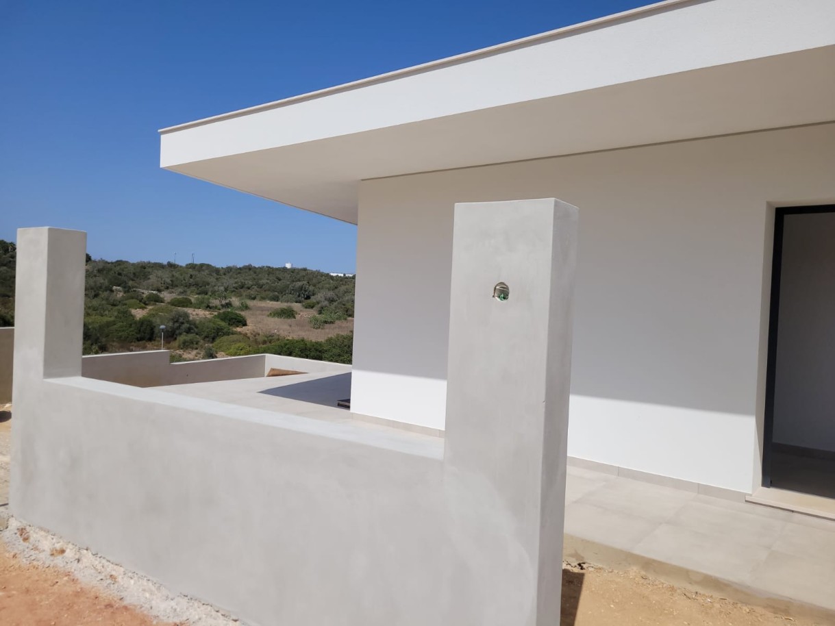 Villa de 3 dormitorios en construcción, en venta en Mexilhoeira Grande, Algarve_230806