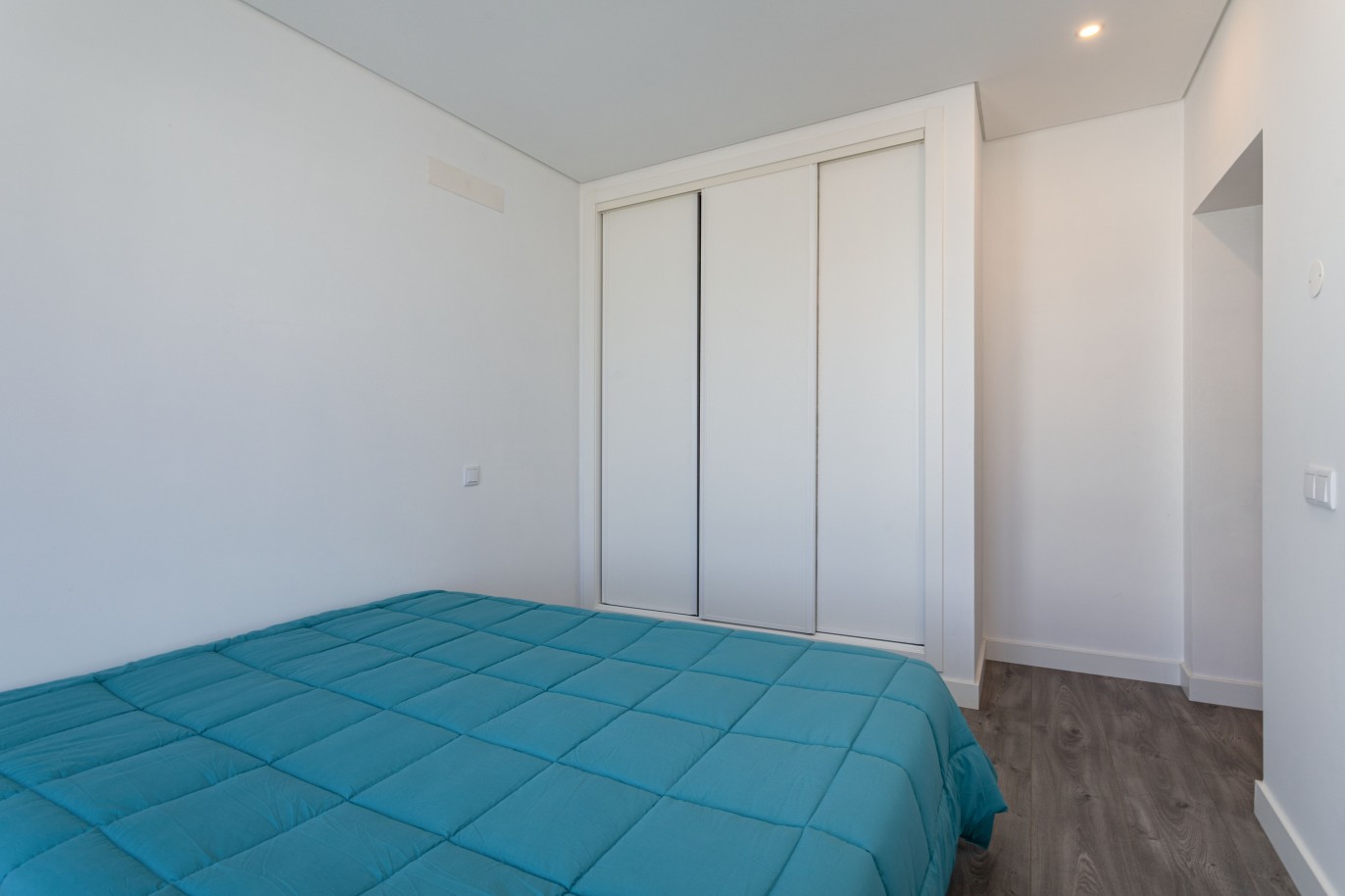 Villa de 4 dormitorios con piscina, en venta en Gambelas, Algarve_231136