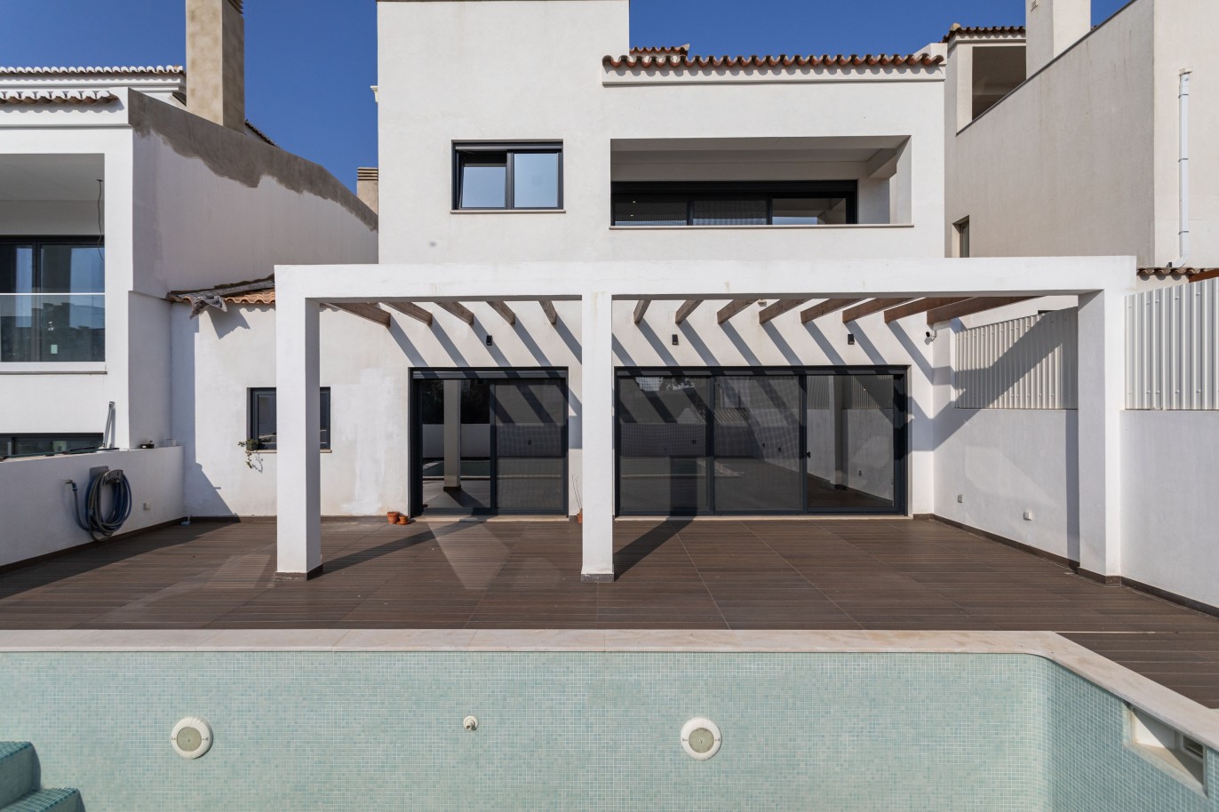 Villa de 4 chambres avec piscine, à vendre à Gambelas, Algarve_231141