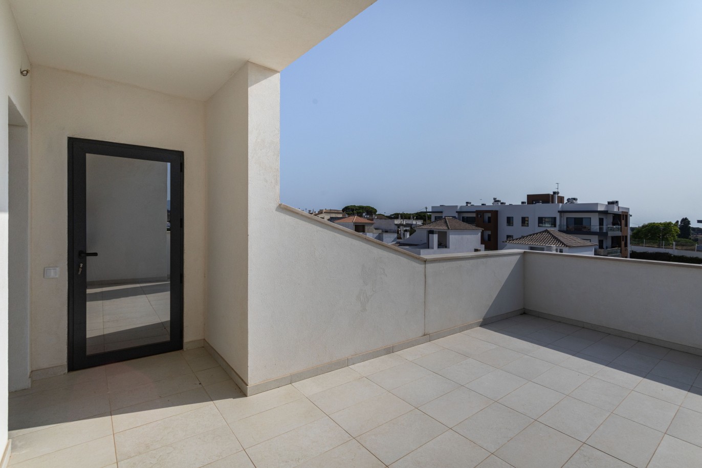 Villa de 4 chambres avec piscine, à vendre à Gambelas, Algarve_231144