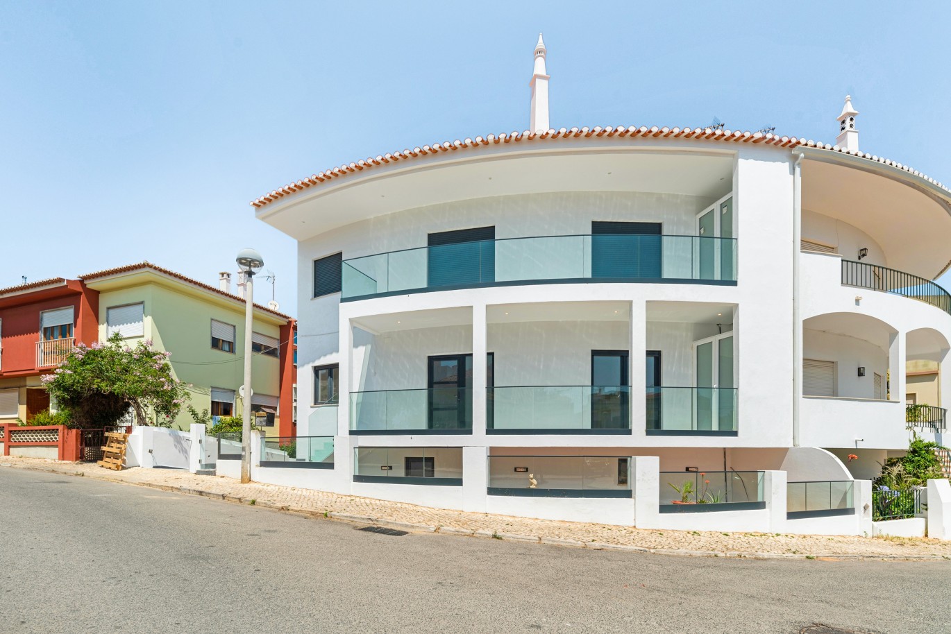 Moradia geminada V6 para venda em Portimão, Algarve_231225