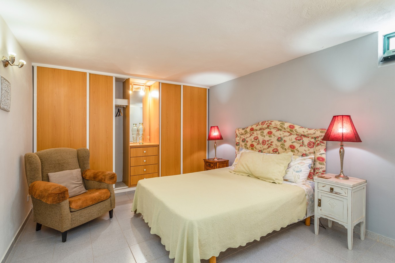 Villa de 5 dormitorios, en venta en Portimão, Algarve_231625