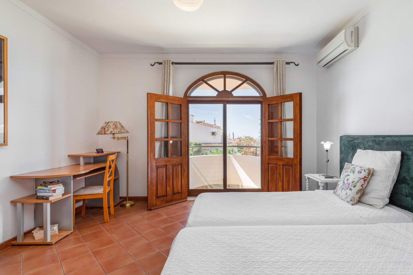 Villa de 5 dormitorios, en venta en Portimão, Algarve_231627