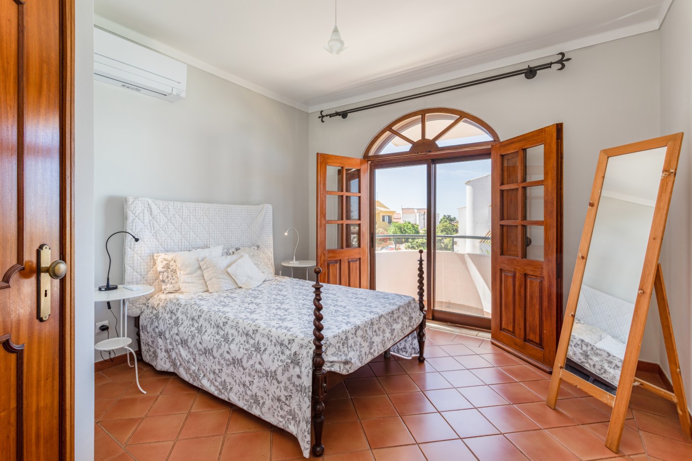 Villa de 5 dormitorios, en venta en Portimão, Algarve_231628
