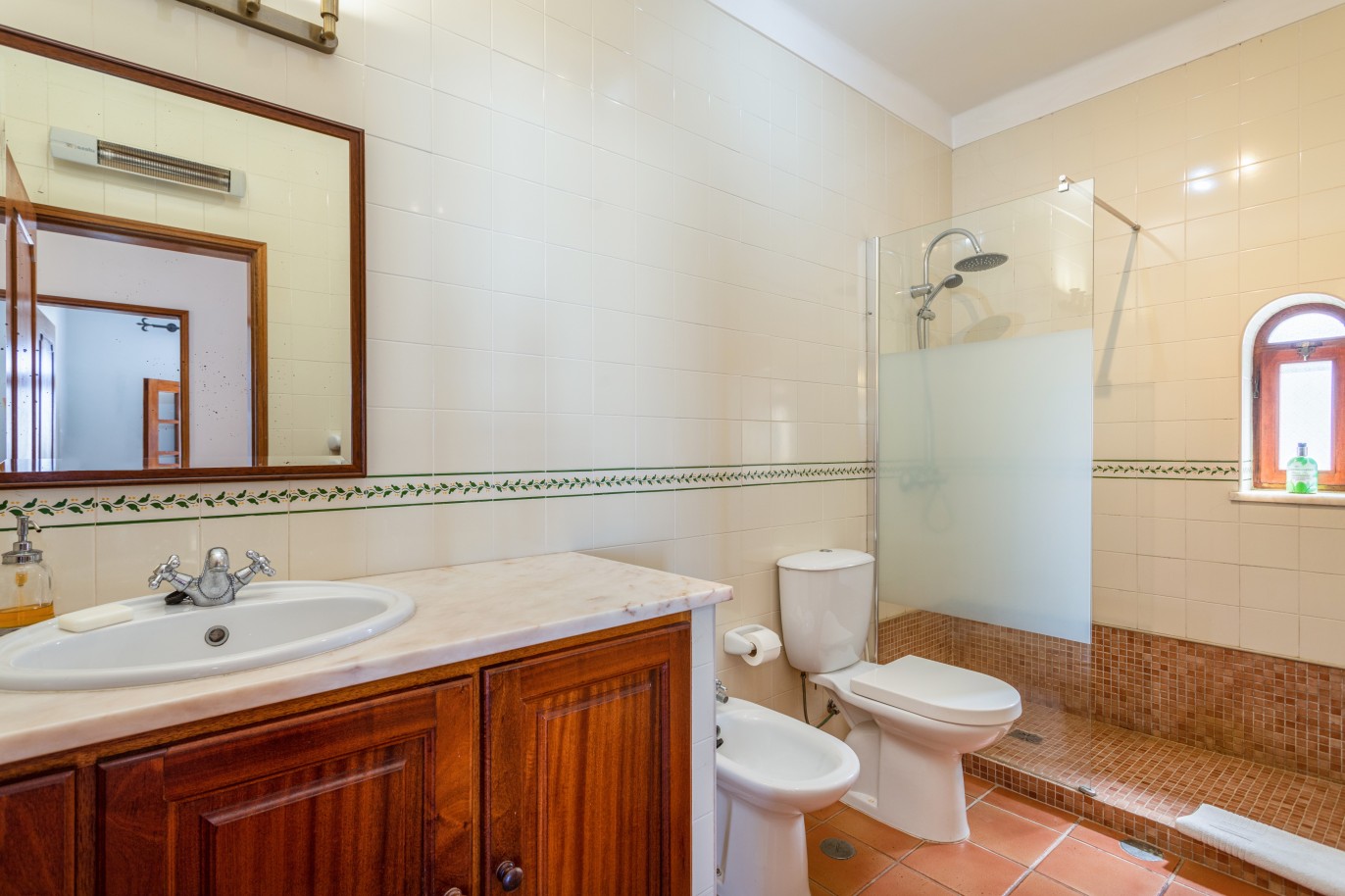 Villa de 5 dormitorios, en venta en Portimão, Algarve_231633