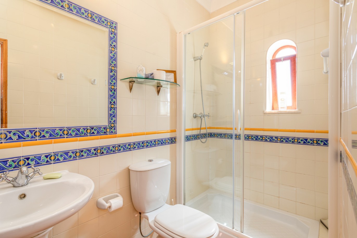 Villa de 5 chambres, à vendre à Portimão, Algarve_231634