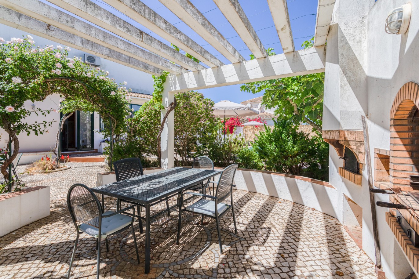 Villa de 5 chambres, à vendre à Portimão, Algarve_231637