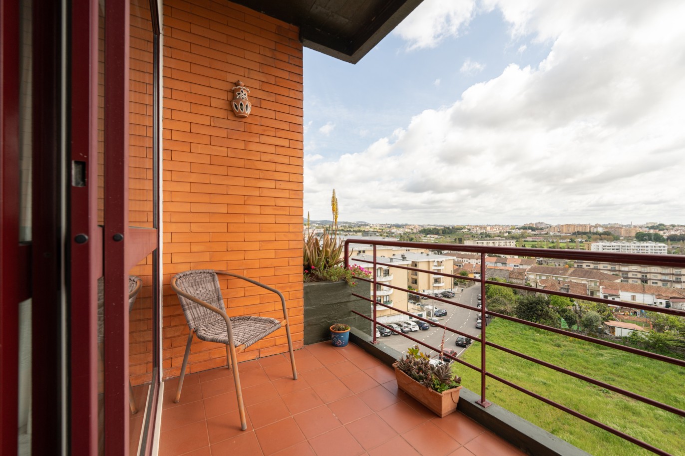 Verkauf einer Wohnung mit 3 Fronten, im Dachgeschoss, in Rio Tinto, Portugal_231678