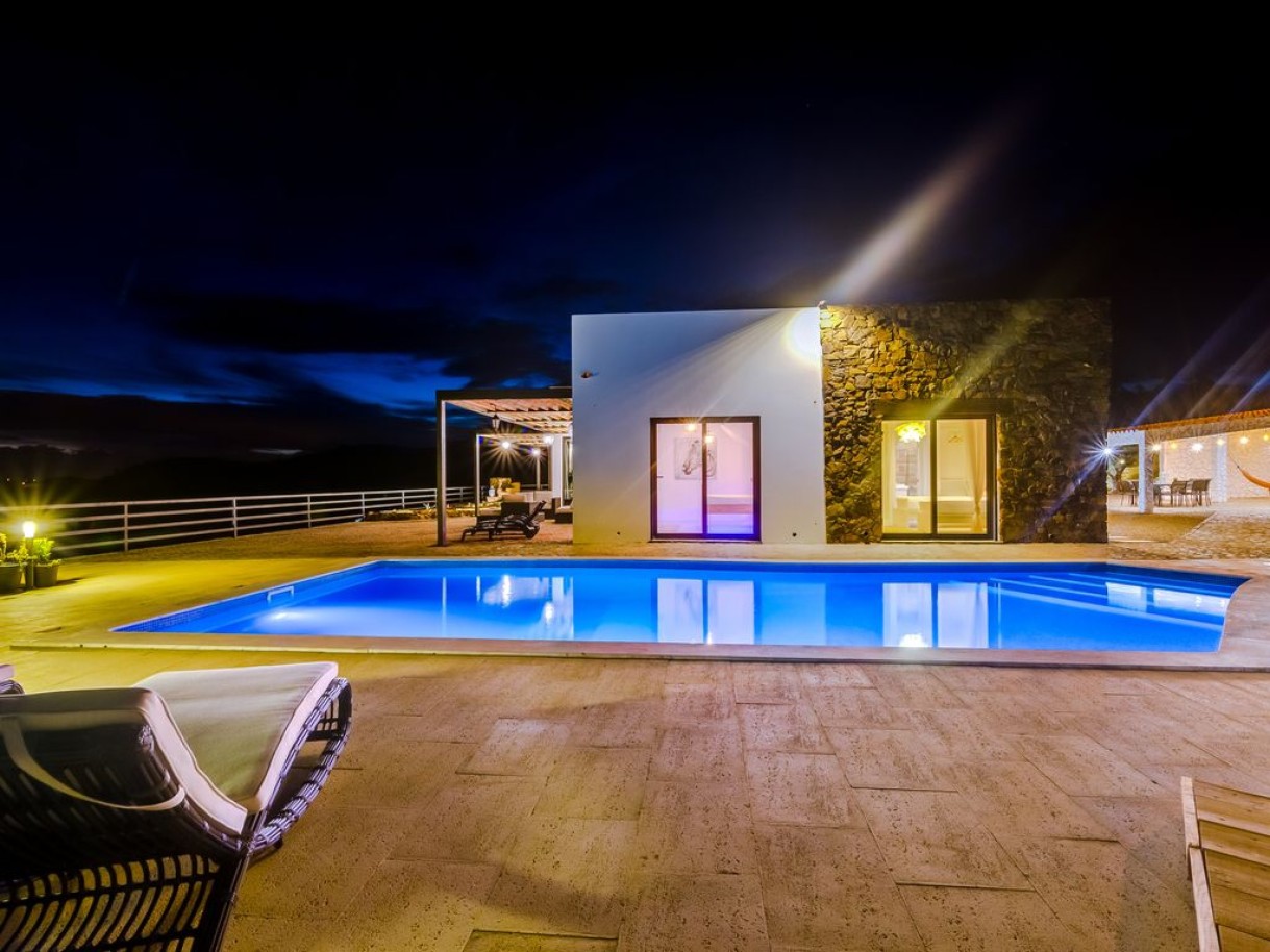 Villa de 3 dormitorios con piscina en venta en Tavira, Algarve_232666