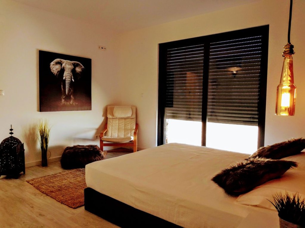 Villa de 3 dormitorios con piscina en venta en Tavira, Algarve_232667