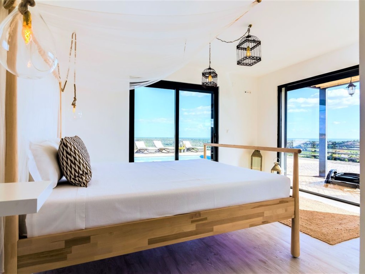 Villa de 3 dormitorios con piscina en venta en Tavira, Algarve_232669